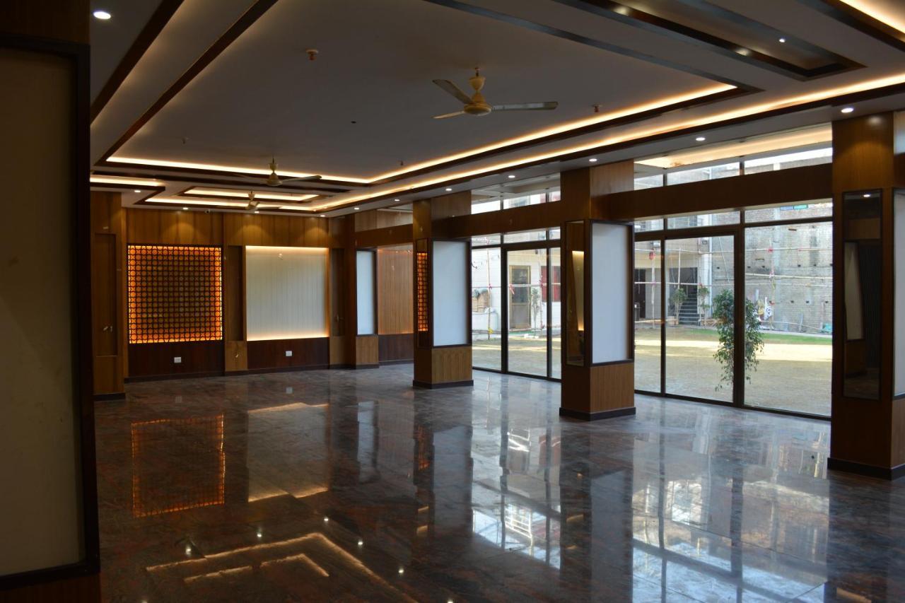 Jjk Rukmini Vilas Hotel & Banquet Музафарпур Екстериор снимка
