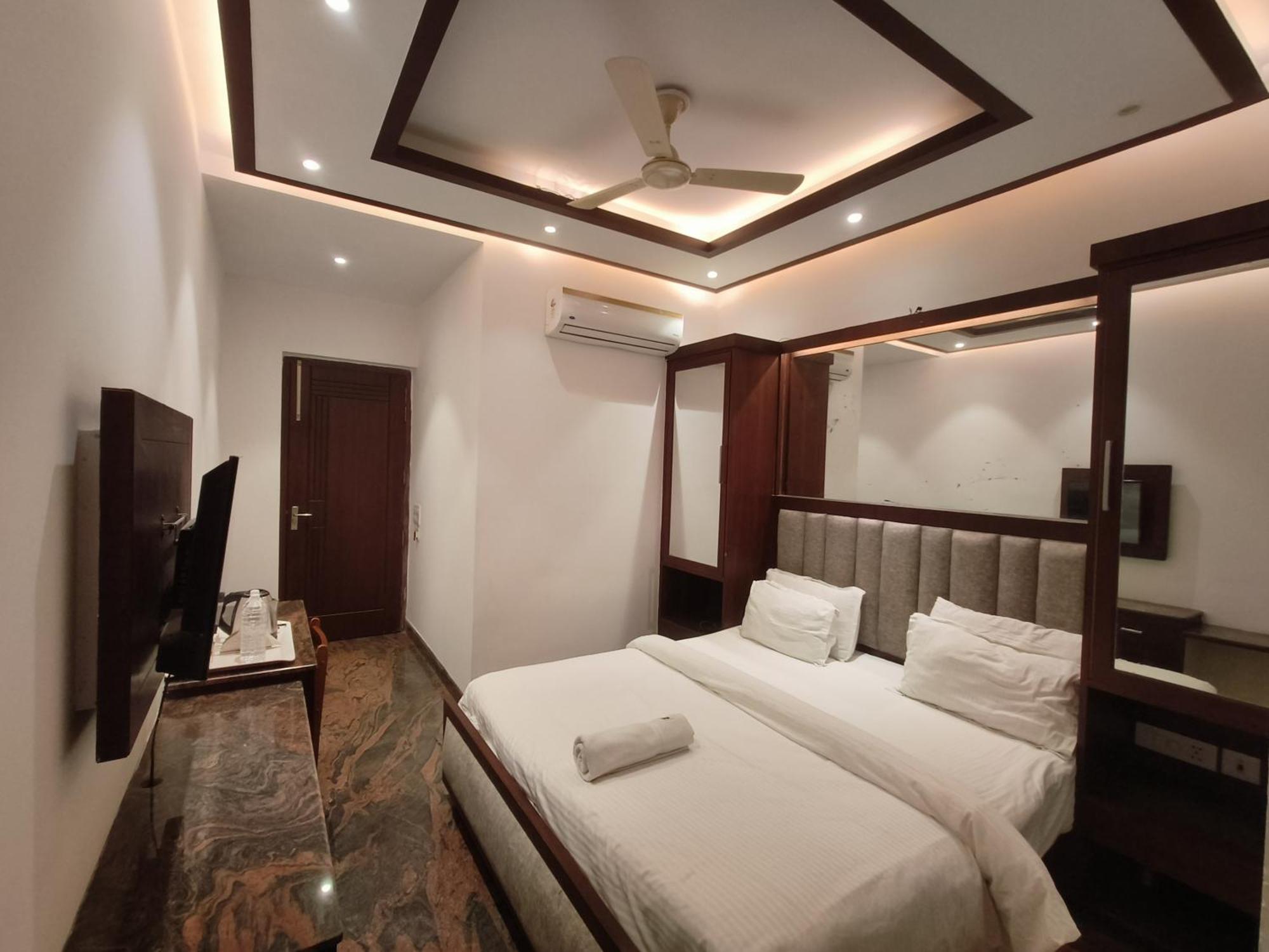 Jjk Rukmini Vilas Hotel & Banquet Музафарпур Екстериор снимка