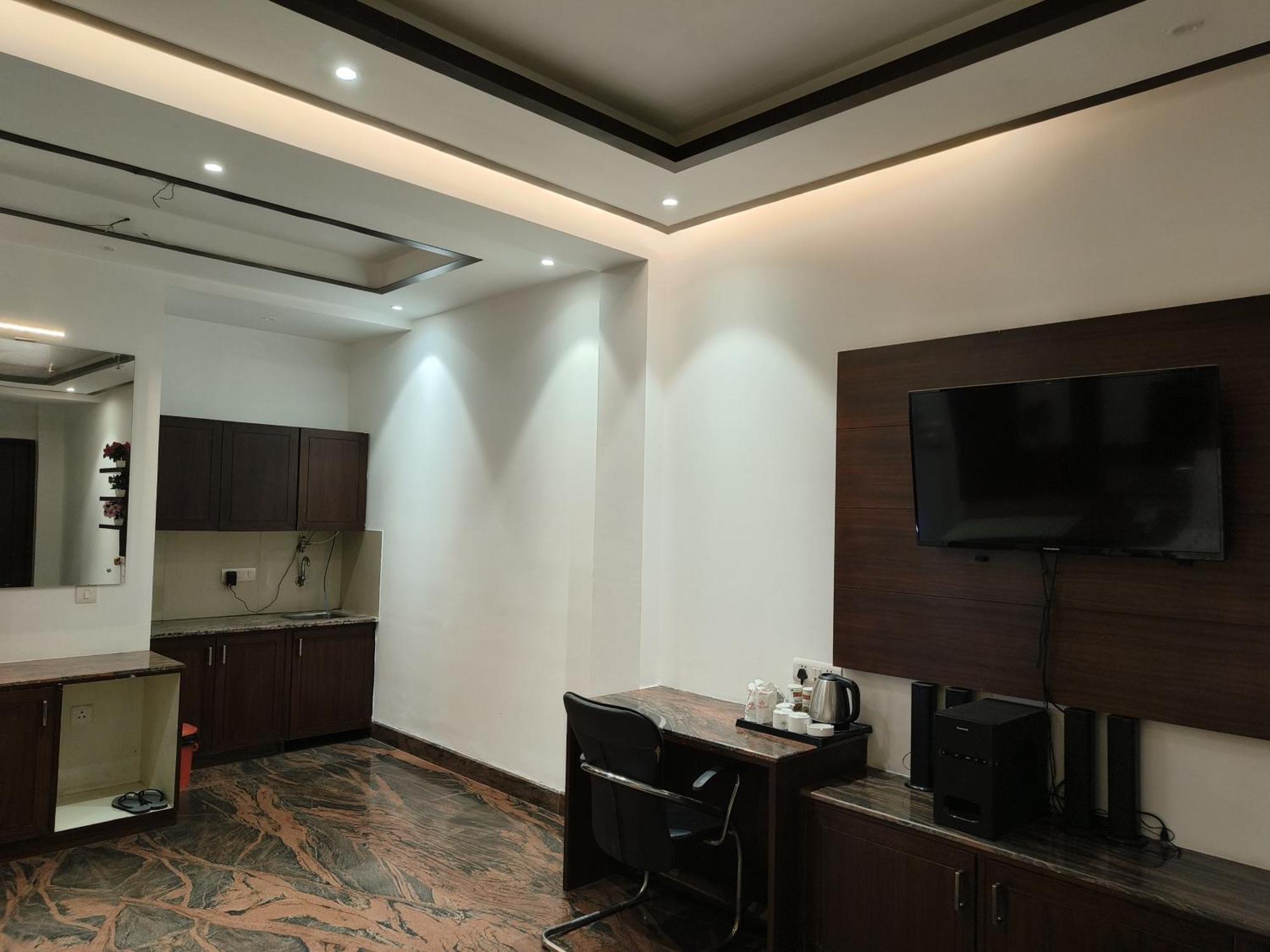 Jjk Rukmini Vilas Hotel & Banquet Музафарпур Екстериор снимка