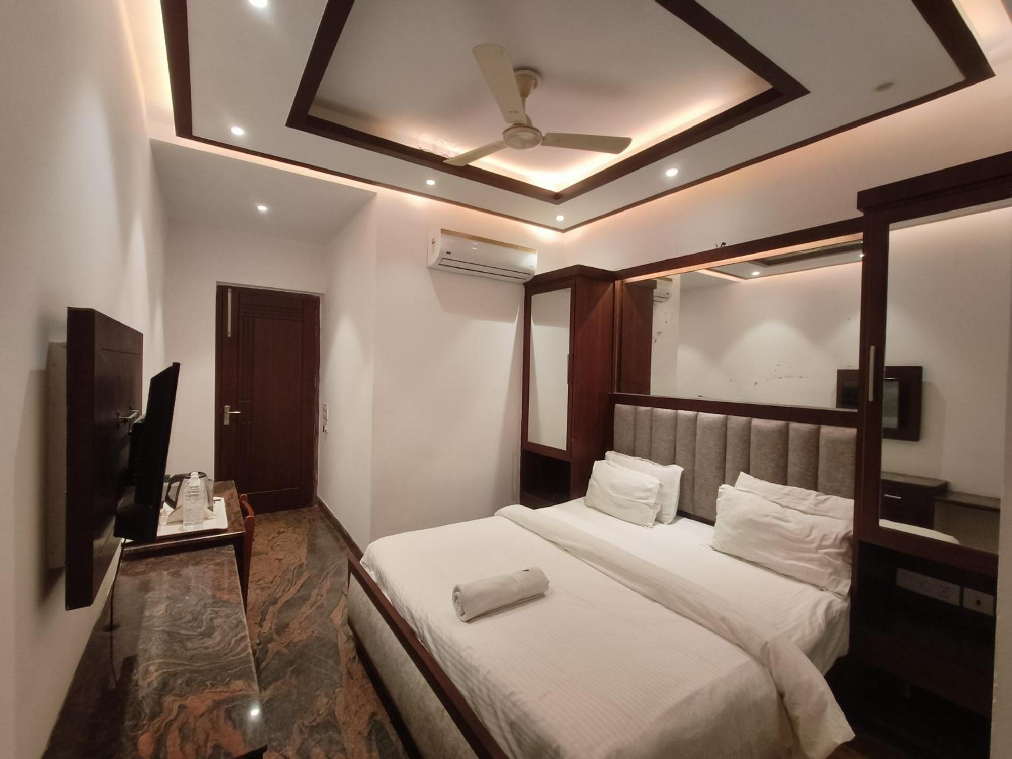 Jjk Rukmini Vilas Hotel & Banquet Музафарпур Екстериор снимка