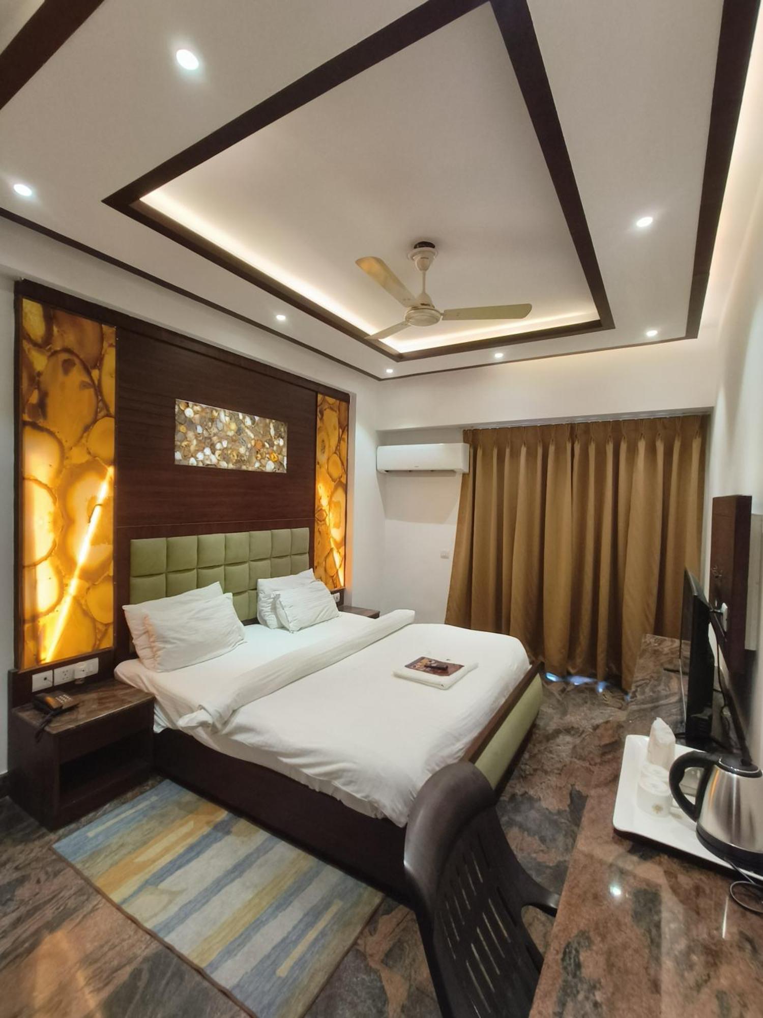 Jjk Rukmini Vilas Hotel & Banquet Музафарпур Екстериор снимка