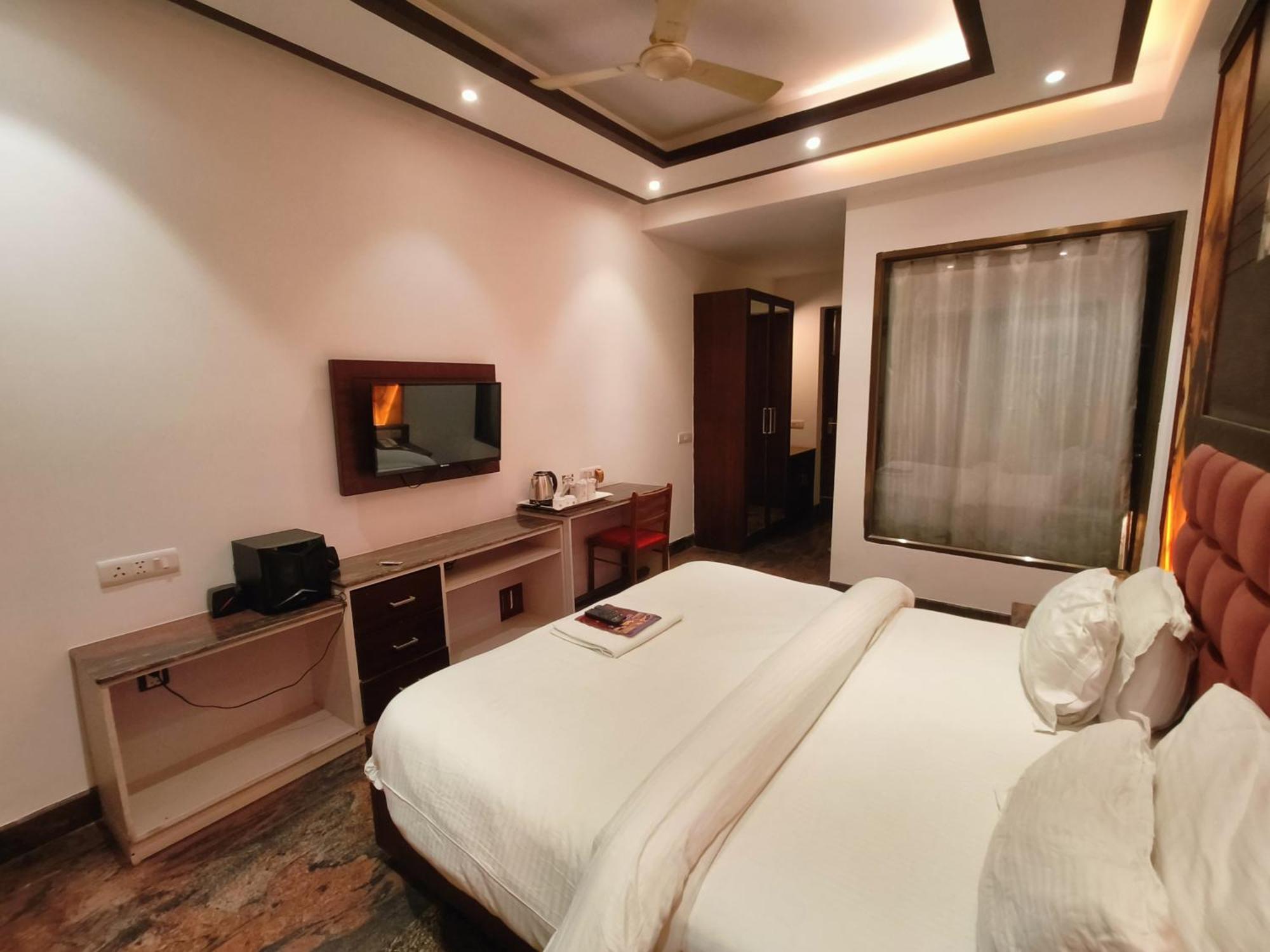 Jjk Rukmini Vilas Hotel & Banquet Музафарпур Екстериор снимка