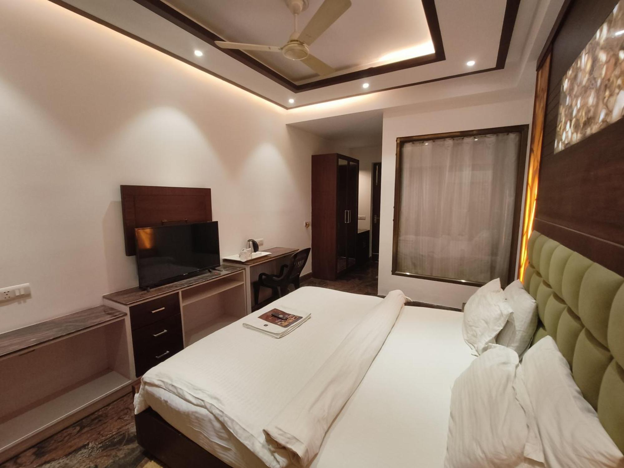 Jjk Rukmini Vilas Hotel & Banquet Музафарпур Екстериор снимка
