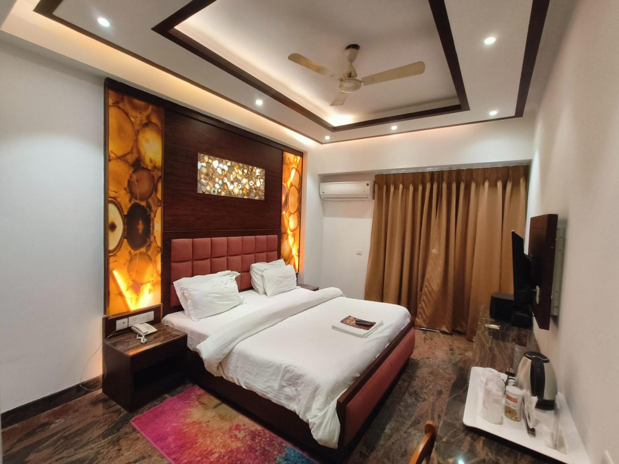 Jjk Rukmini Vilas Hotel & Banquet Музафарпур Екстериор снимка