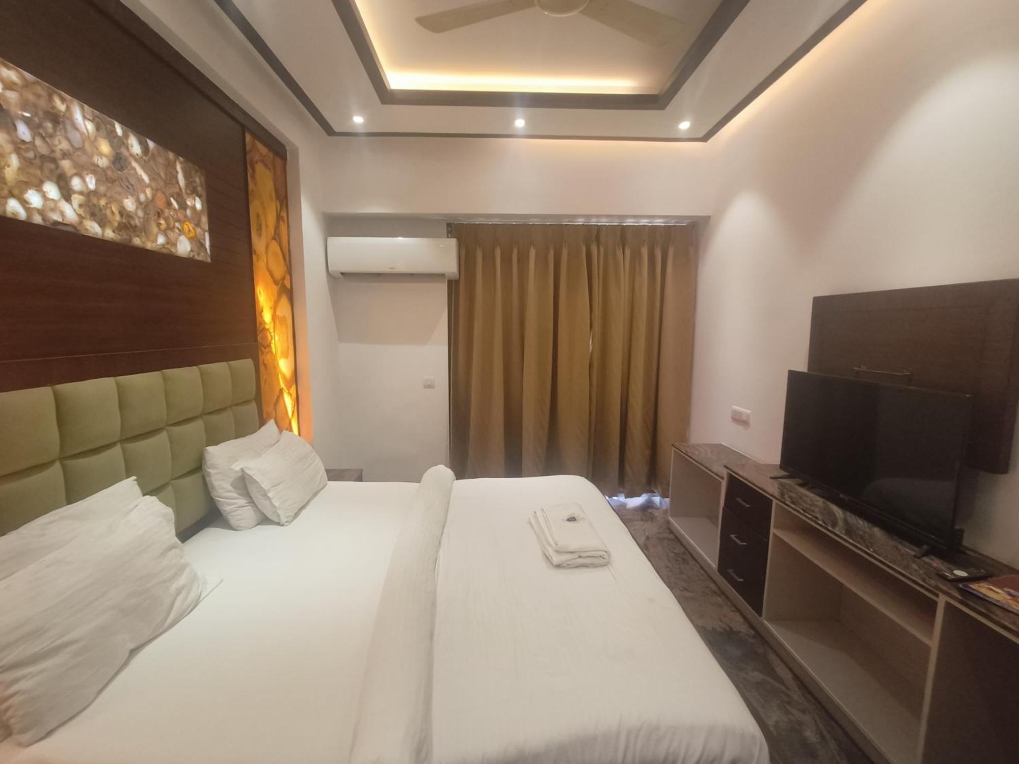 Jjk Rukmini Vilas Hotel & Banquet Музафарпур Екстериор снимка