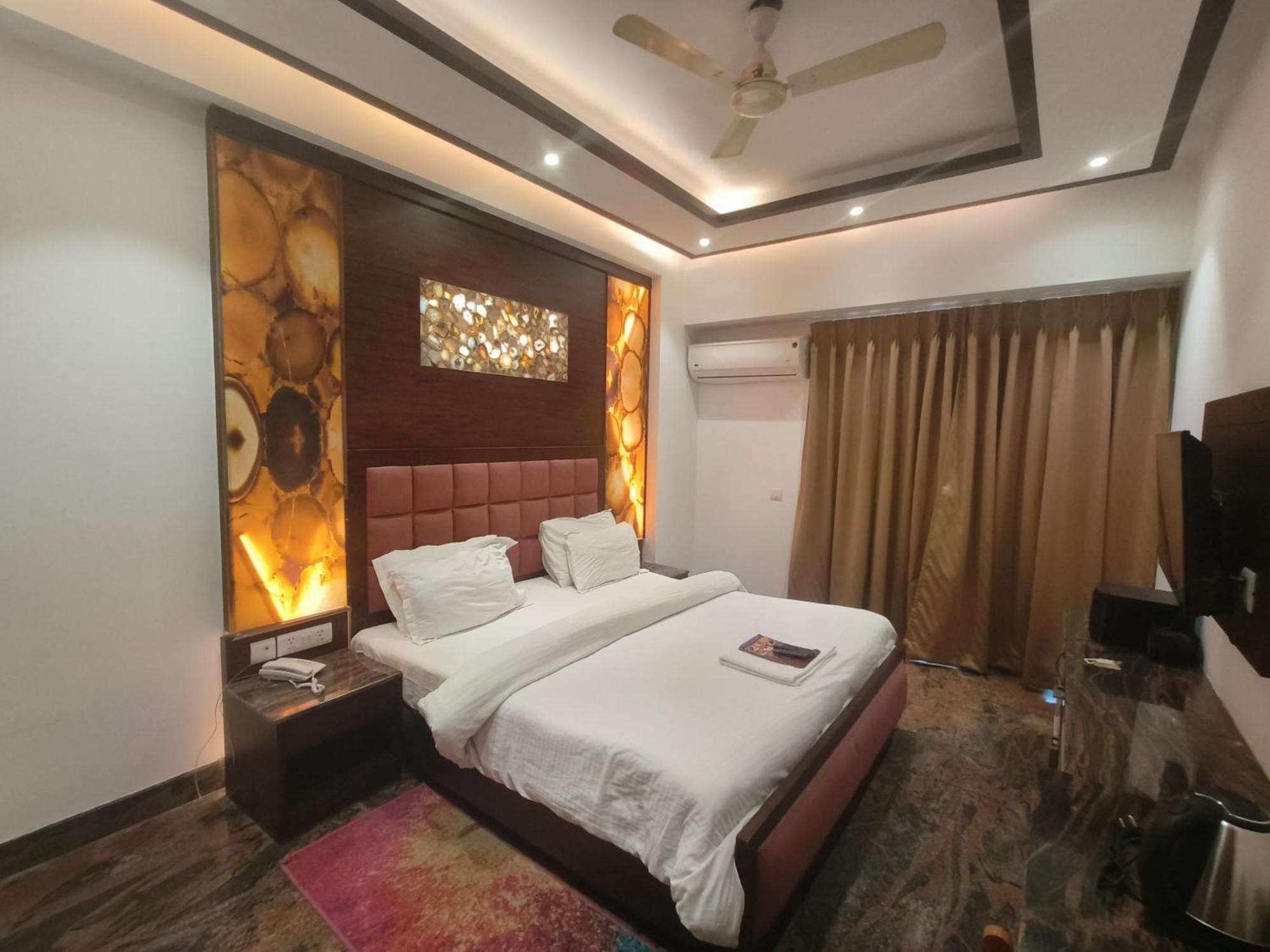 Jjk Rukmini Vilas Hotel & Banquet Музафарпур Екстериор снимка