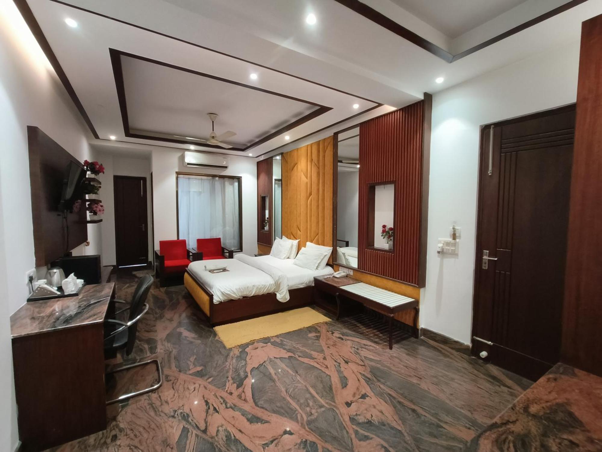Jjk Rukmini Vilas Hotel & Banquet Музафарпур Екстериор снимка