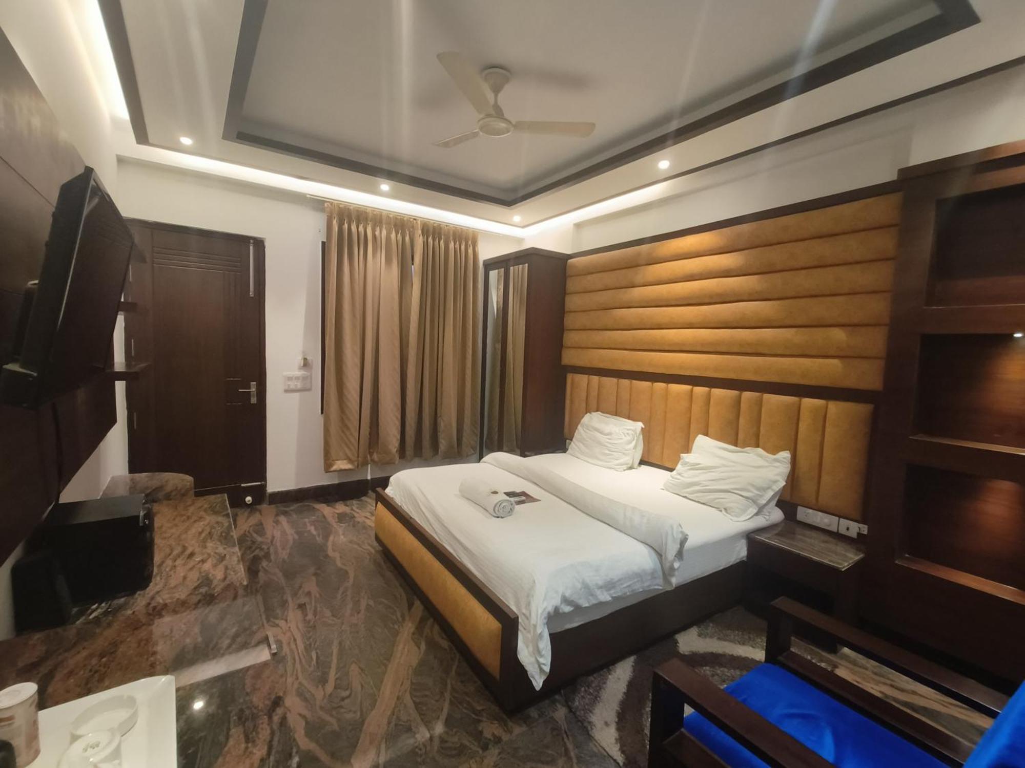 Jjk Rukmini Vilas Hotel & Banquet Музафарпур Екстериор снимка