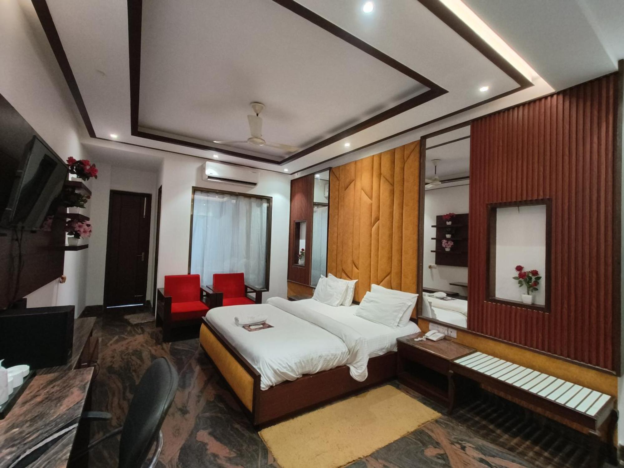 Jjk Rukmini Vilas Hotel & Banquet Музафарпур Екстериор снимка