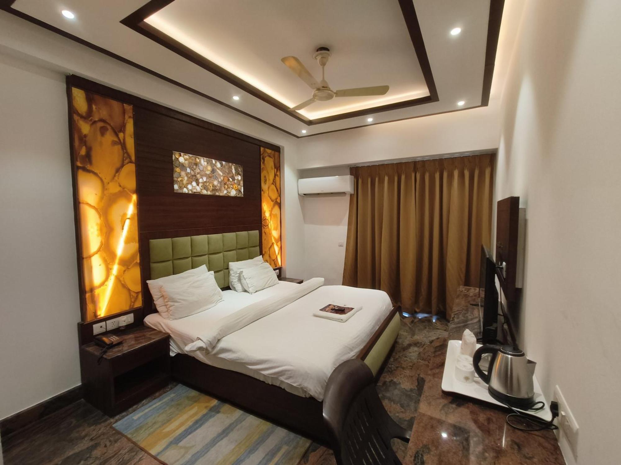 Jjk Rukmini Vilas Hotel & Banquet Музафарпур Екстериор снимка