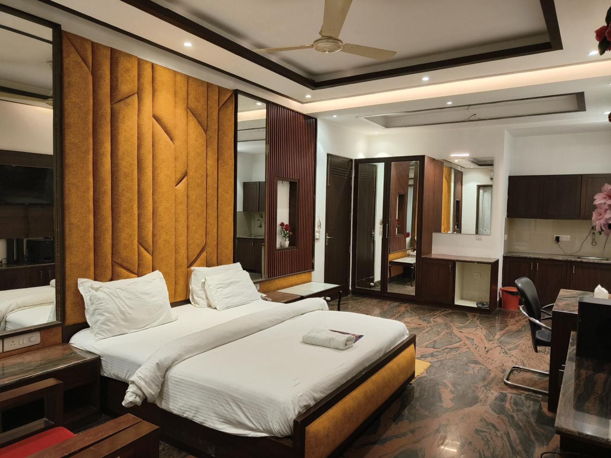 Jjk Rukmini Vilas Hotel & Banquet Музафарпур Екстериор снимка