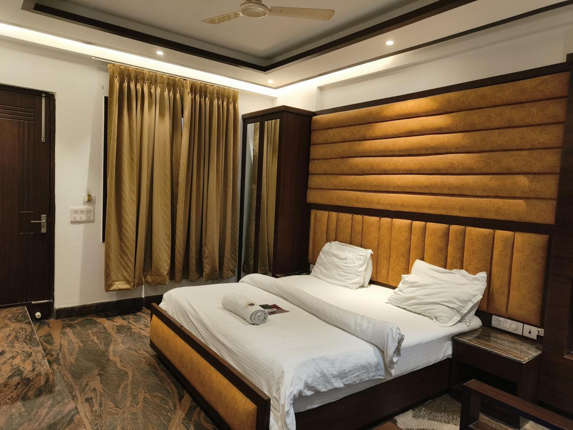 Jjk Rukmini Vilas Hotel & Banquet Музафарпур Екстериор снимка