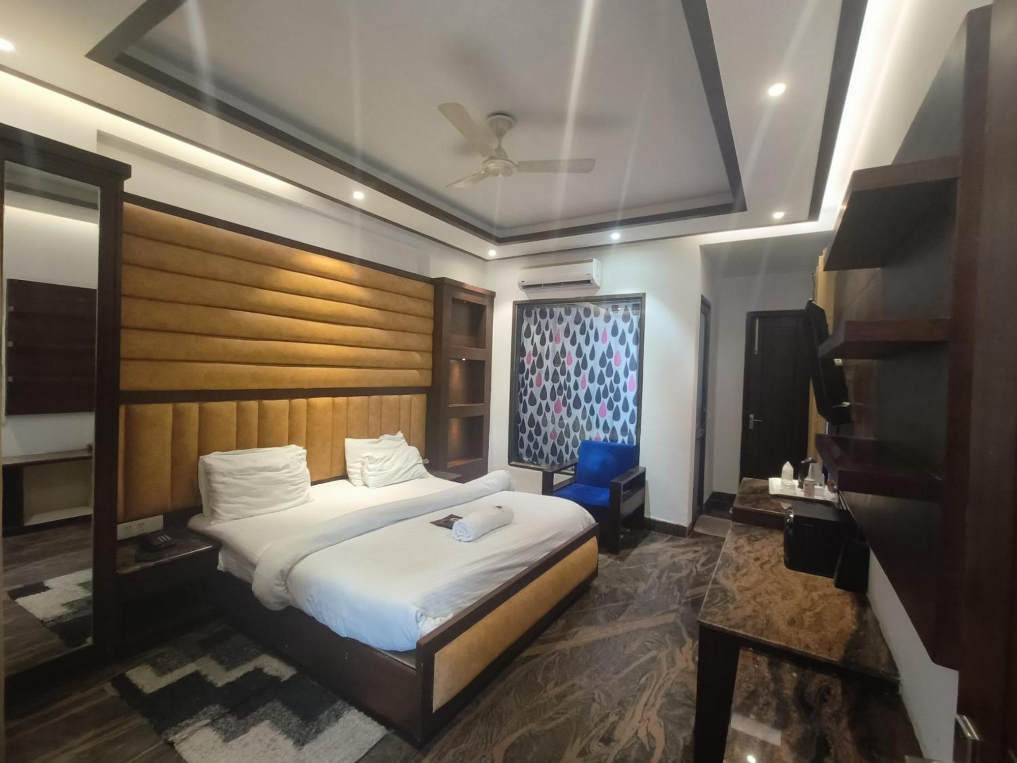 Jjk Rukmini Vilas Hotel & Banquet Музафарпур Екстериор снимка