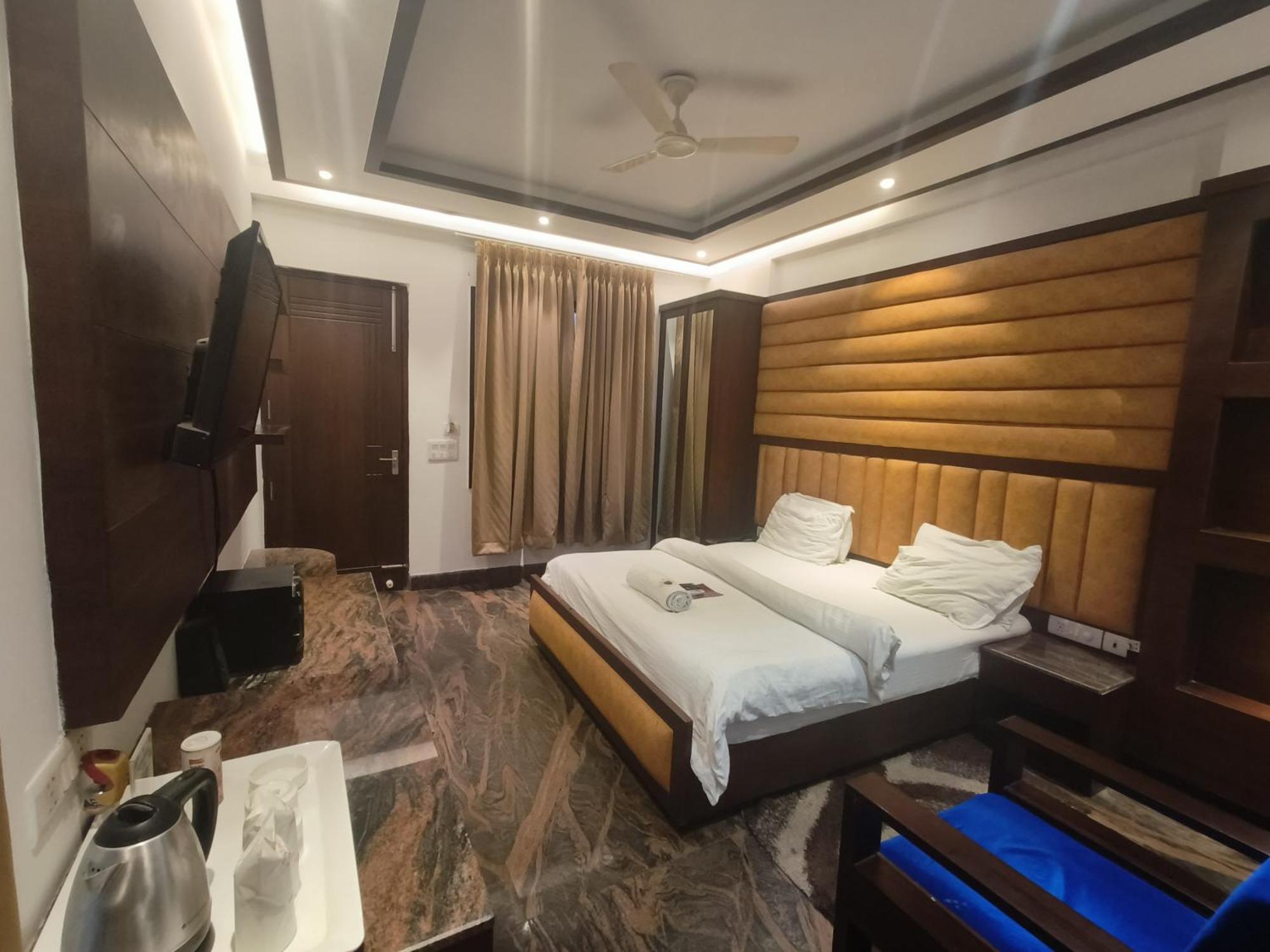 Jjk Rukmini Vilas Hotel & Banquet Музафарпур Екстериор снимка
